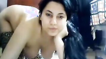 Seductive chubby Indian college girl on live webcam show masturbating using her hair brush penetrating deep inside her pussy.