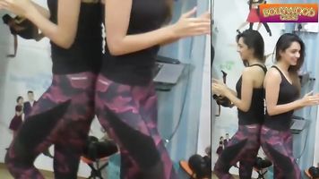 Indian Beauty In Jeans Ass Show video2porn2